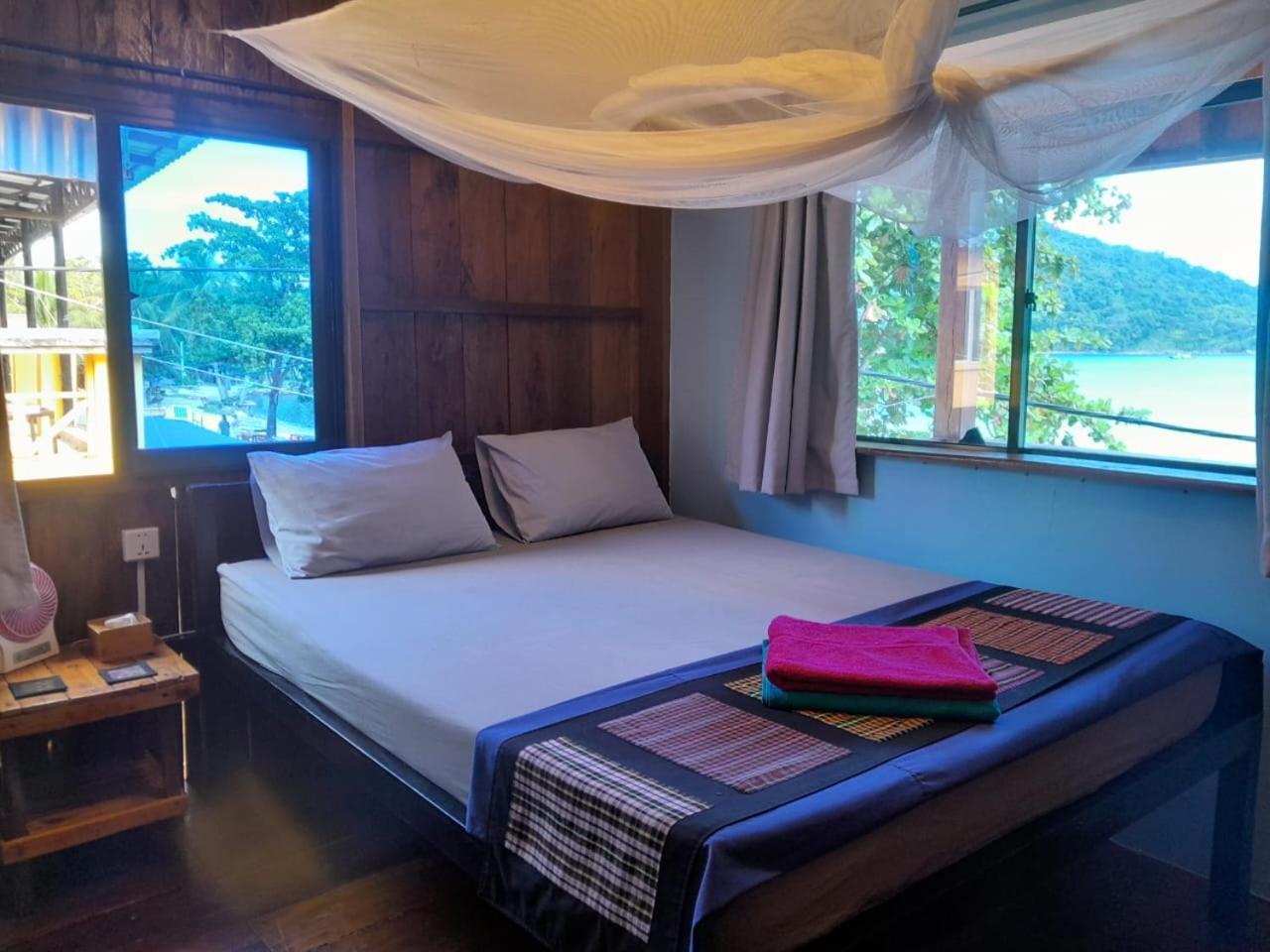 Bong'S Guesthouse M'Pai Bay Koh Rong Sanloem Exteriör bild